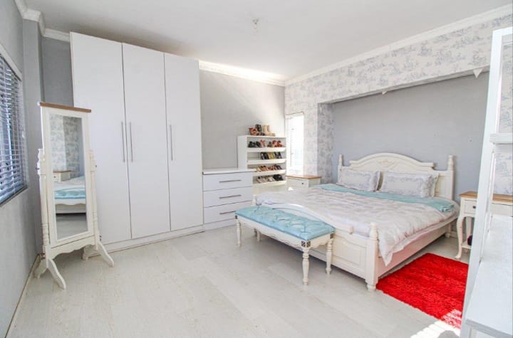 5 Bedroom Property for Sale in Nahoon Valley Park Eastern Cape